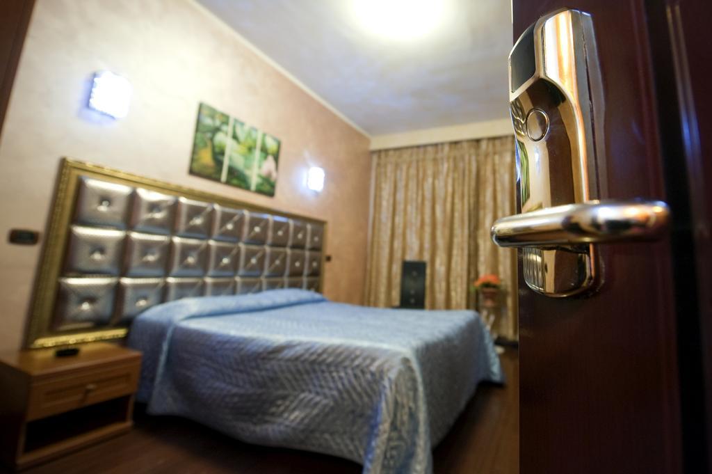 Hotel Bengasi Moncalieri Phòng bức ảnh