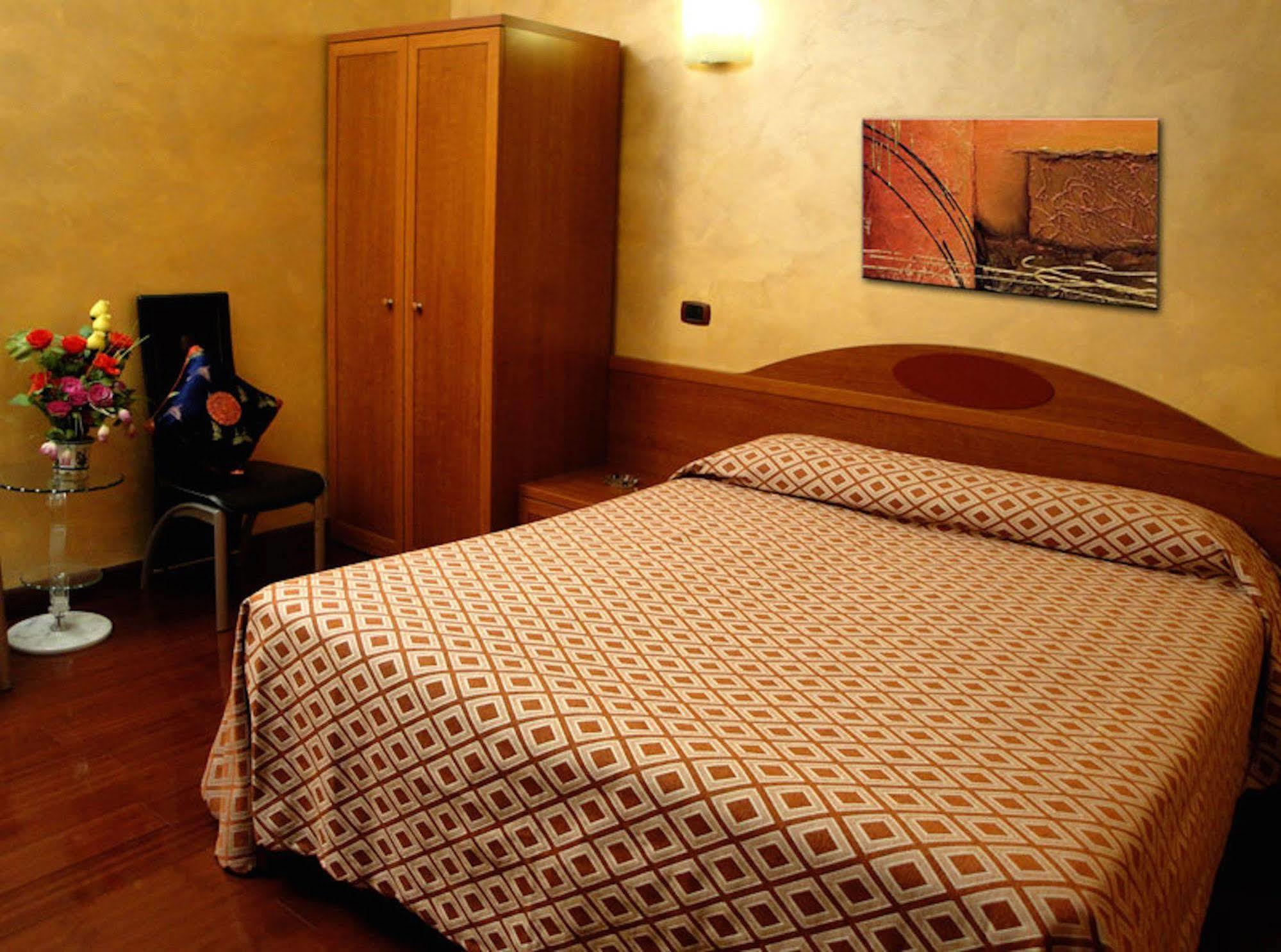 Hotel Bengasi Moncalieri Ngoại thất bức ảnh