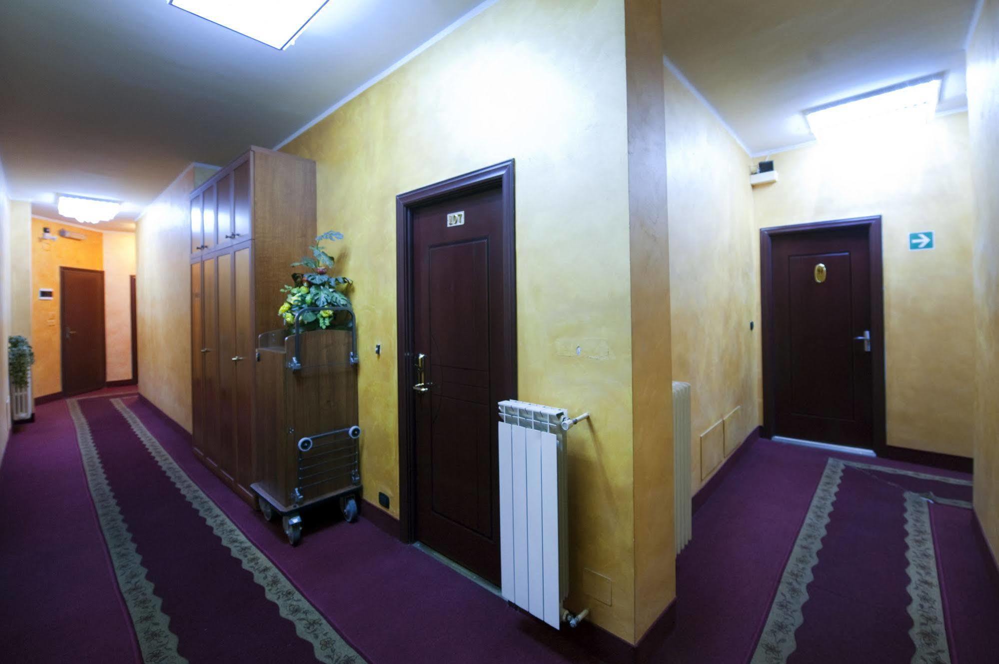 Hotel Bengasi Moncalieri Ngoại thất bức ảnh